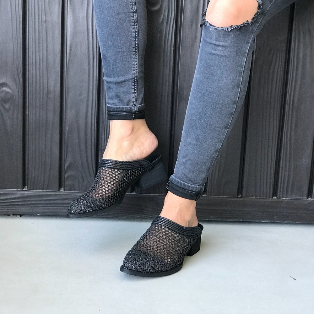 NIB Black Woven Closed Tow Low Heel Mule Clog - Picture 8 of 8